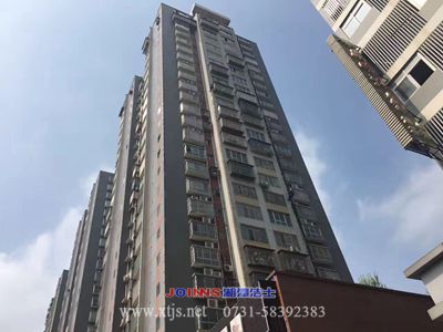 九華安置區(qū)居民樓舊亮化拆除